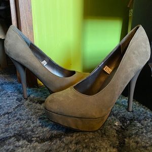 Gray heels